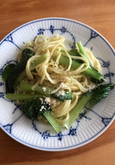 ターツァイと粉チーズの塩焼きそば