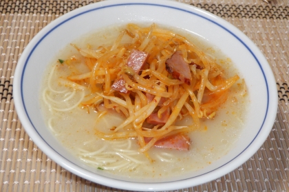 節約もやしと袋麺で旨味とんこつラーメン♪