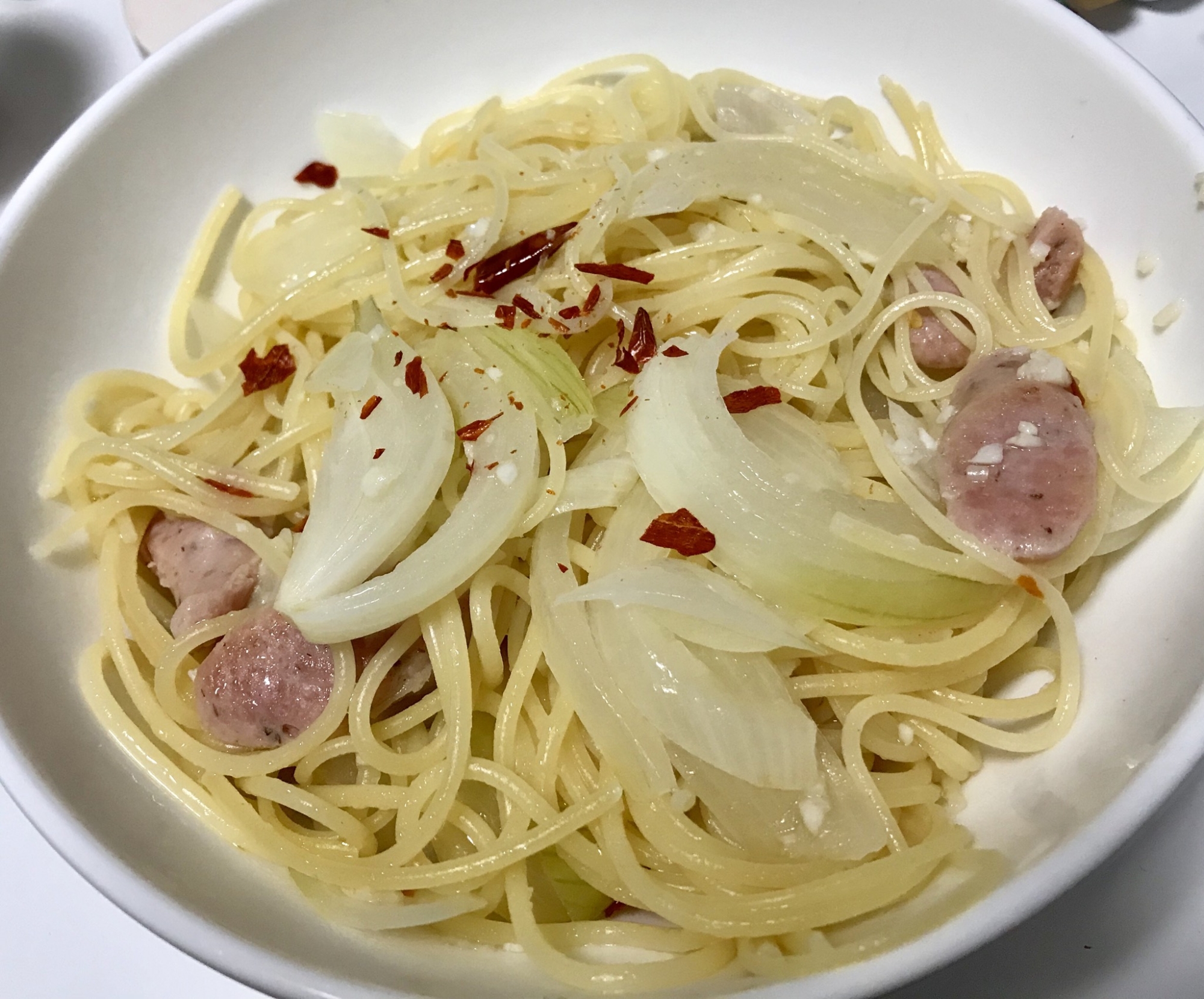 玉ねぎ+ウインナーde簡単オイルパスタ