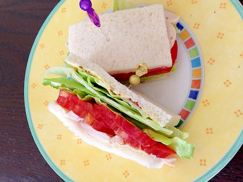 TLT(トマト＆レタス＆鳥ハム)サンドイッチ