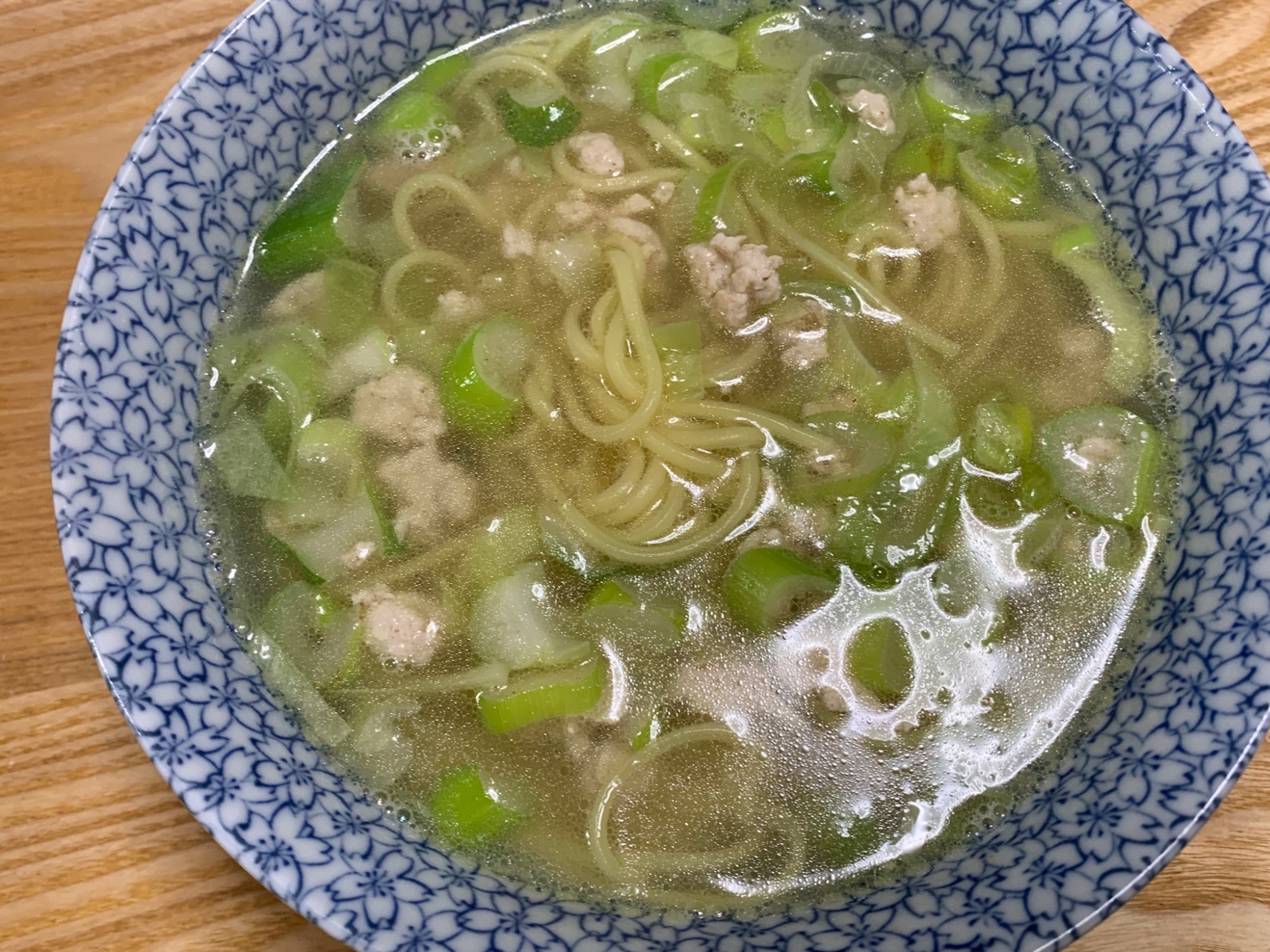 鶏ひき肉と長ネギのあっさり塩ラーメン