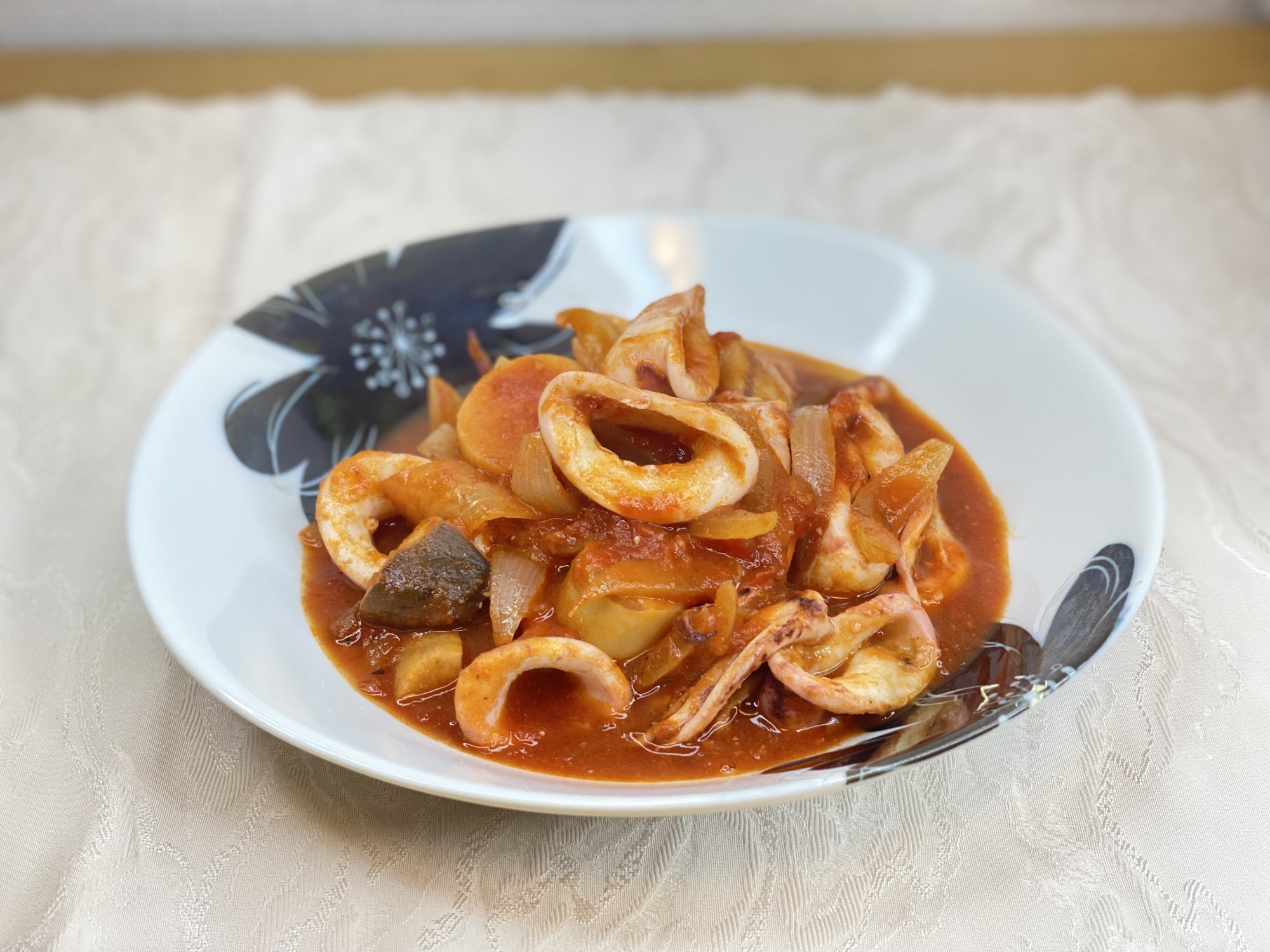 イカと玉ネギとエリンギのトマト煮