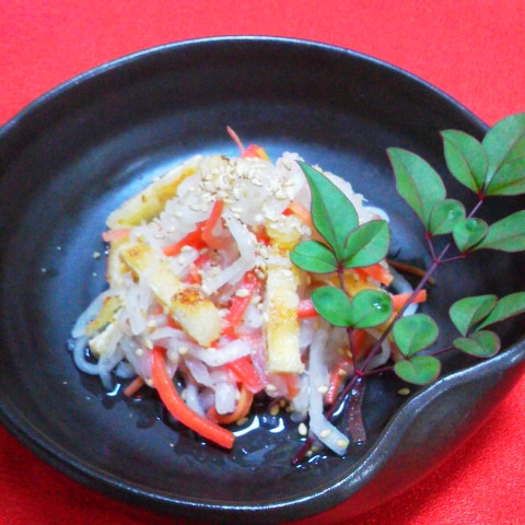 紅白なます（焼き油揚げ入りで香ばしく）
