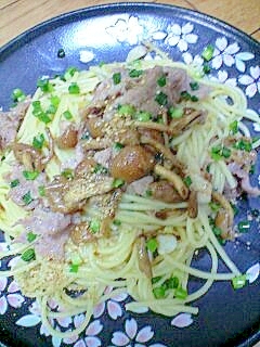 株つきなめこと豚肉の和風パスタ