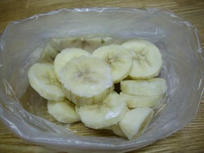 大量に安く買ったバナナを慌てて食べずに済みます！解凍後つぶして材料にも使えます★