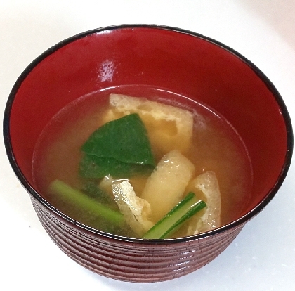 油揚げと小松菜の米麹味噌汁