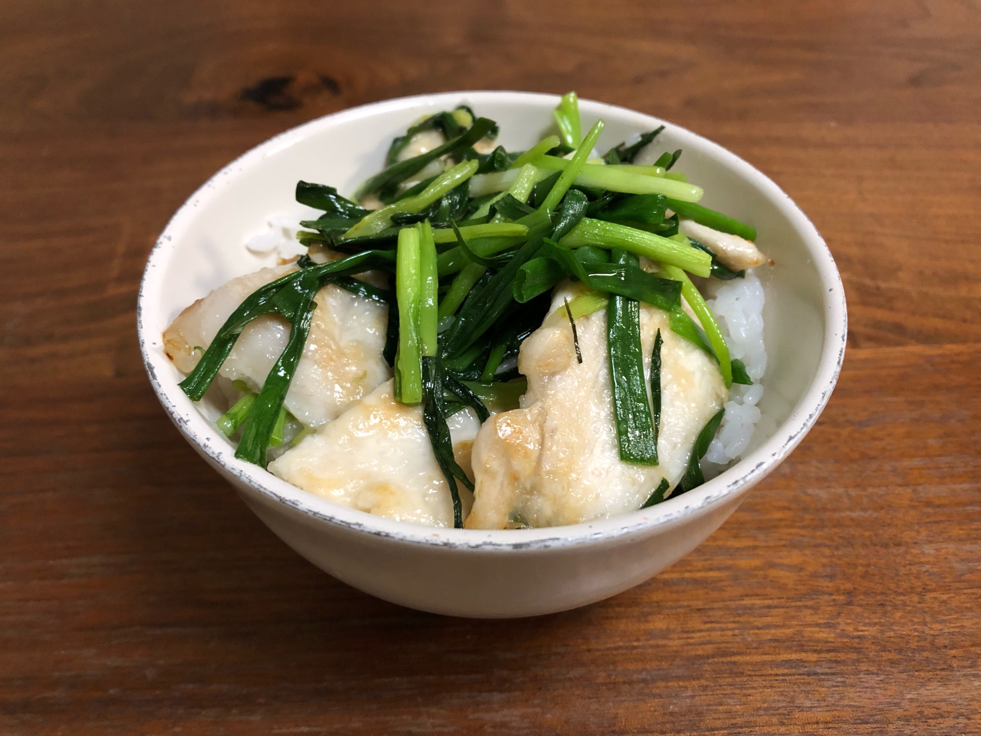 簡単でとっても柔らかい鶏胸肉と小ネギの塩だれ丼