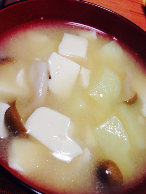 ☆じゃが！ジャガイモ&しめじ&豆腐の簡単味噌汁☆