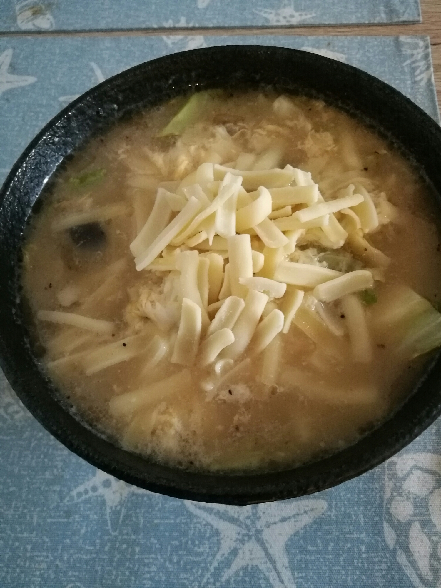 チーズ入り豚骨ラーメン