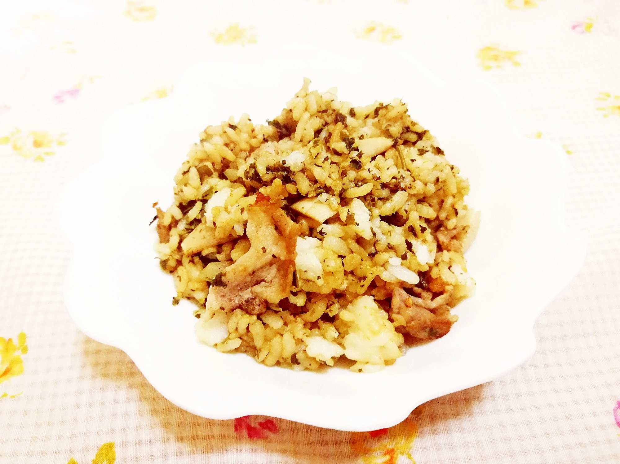 緑茶風味♪豚肉入りきのこ炒飯