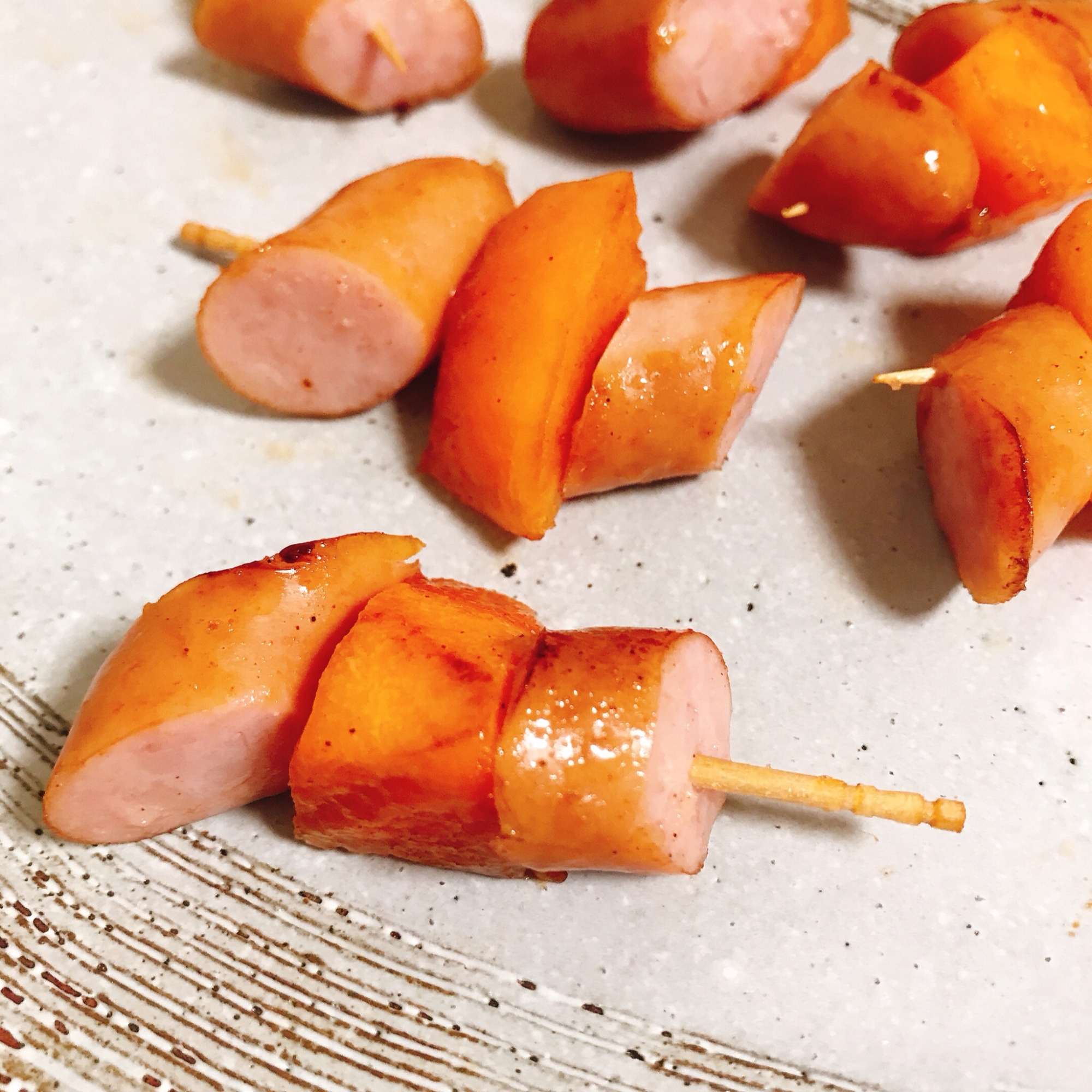 簡単おつまみ一品 ウインナーと柿の串焼き レシピ 作り方 By ムッカリーナ 楽天レシピ 簡単おつまみ一品 ウインナーと柿の串焼き レシピ 作り方 By ムッカリーナ 楽天レシピ