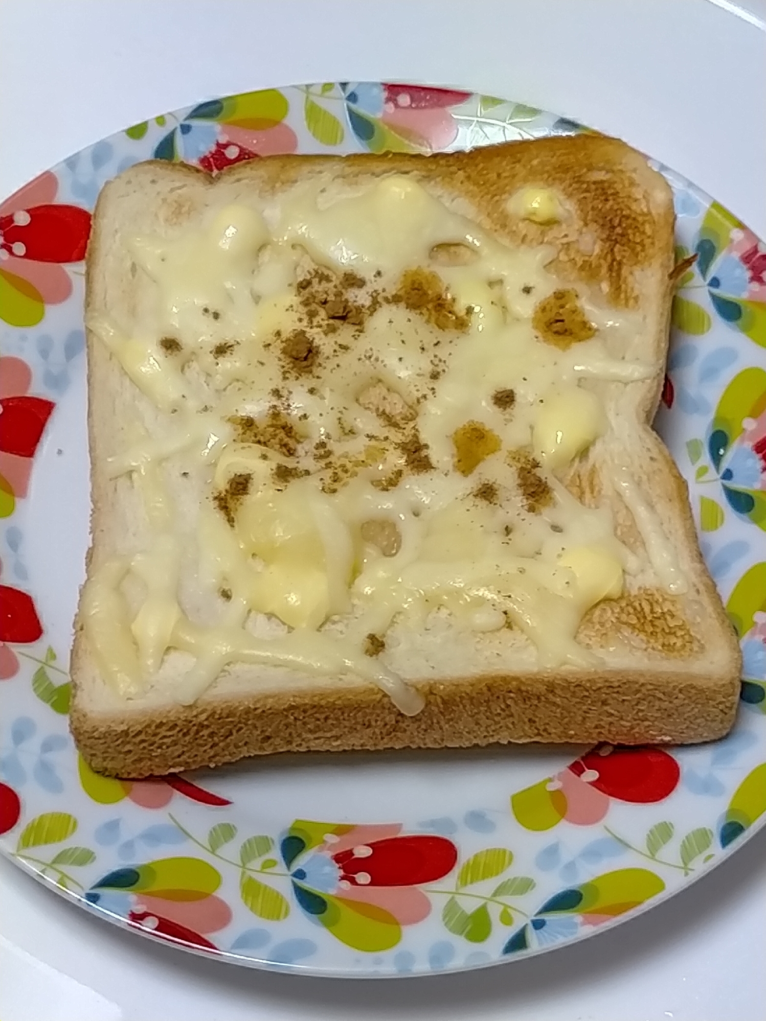 ちょっぴりマヨ☆とろけるチーズ♪のシナモントースト