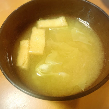 キャベツと油揚げの味噌汁