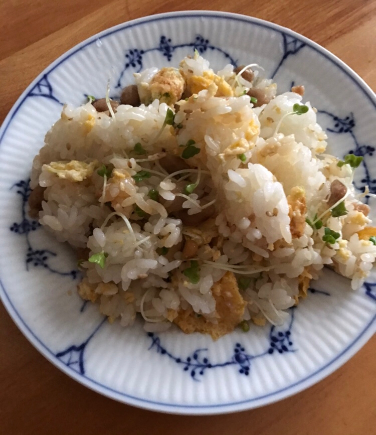 大豆ミートミックスとスプラウトの納豆チャーハン