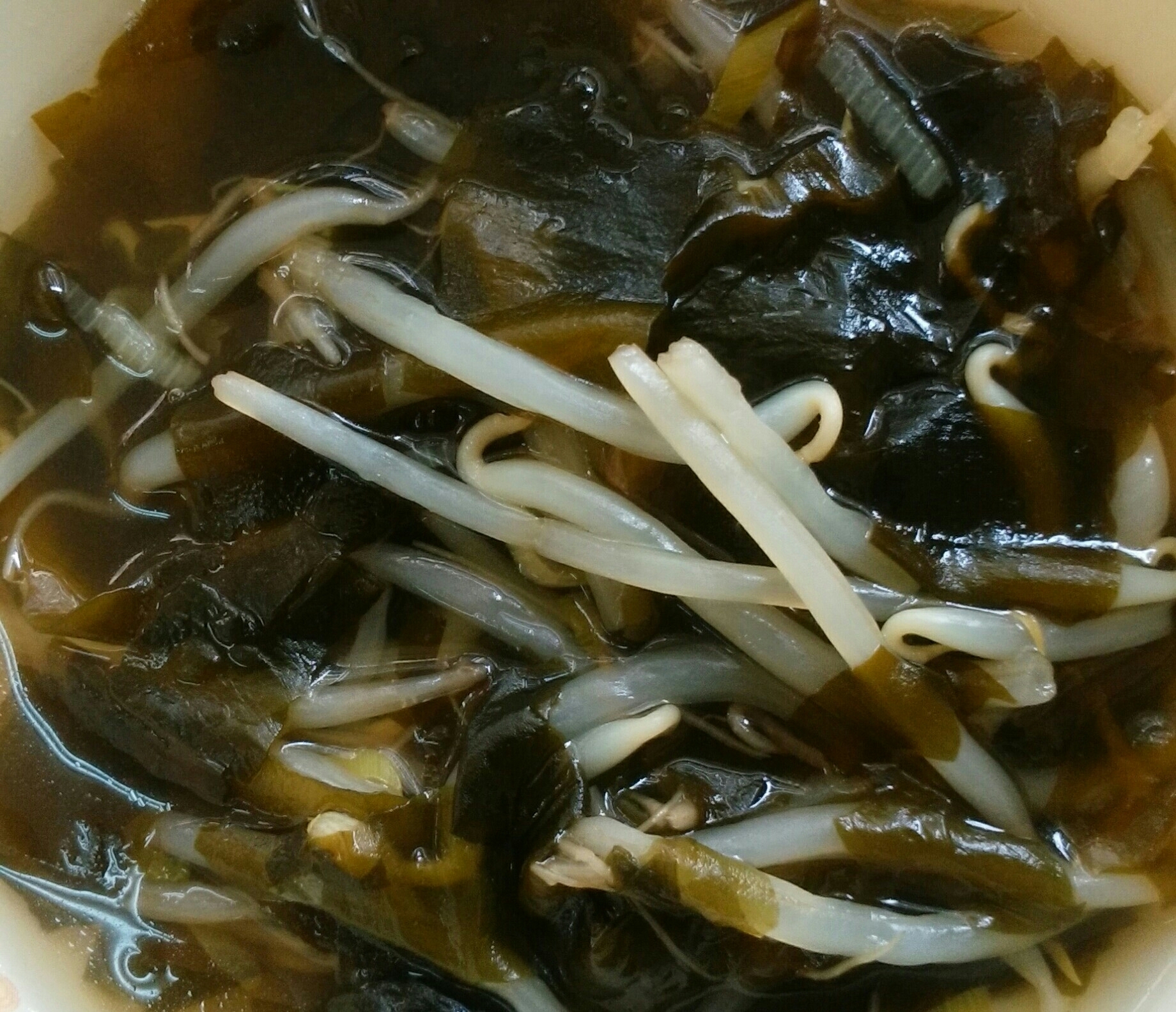 わかめともやしの中華スープ