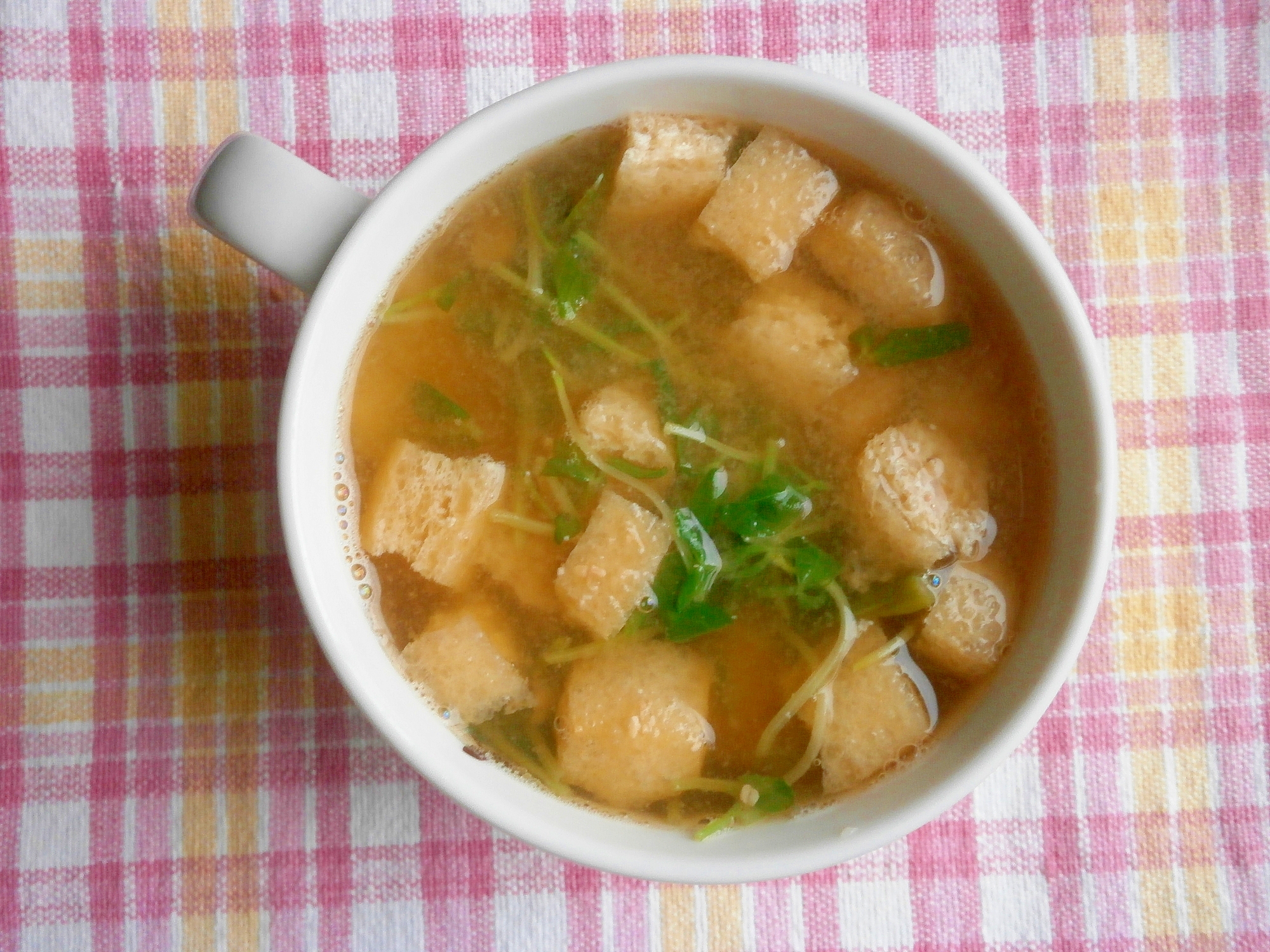 とうみょう・油揚げの味噌汁