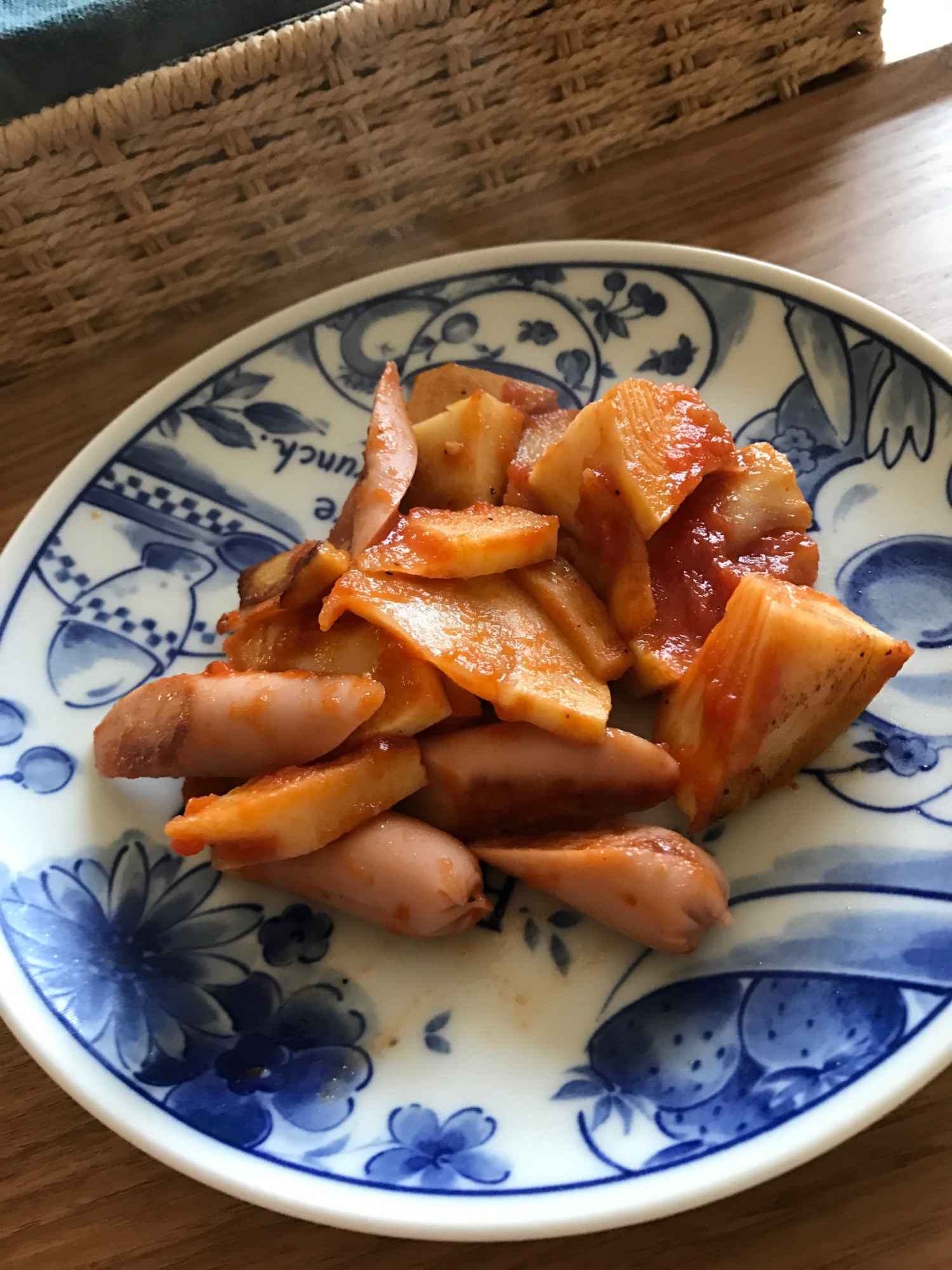 魚肉ソーセージとタケノコのトマトソース炒め