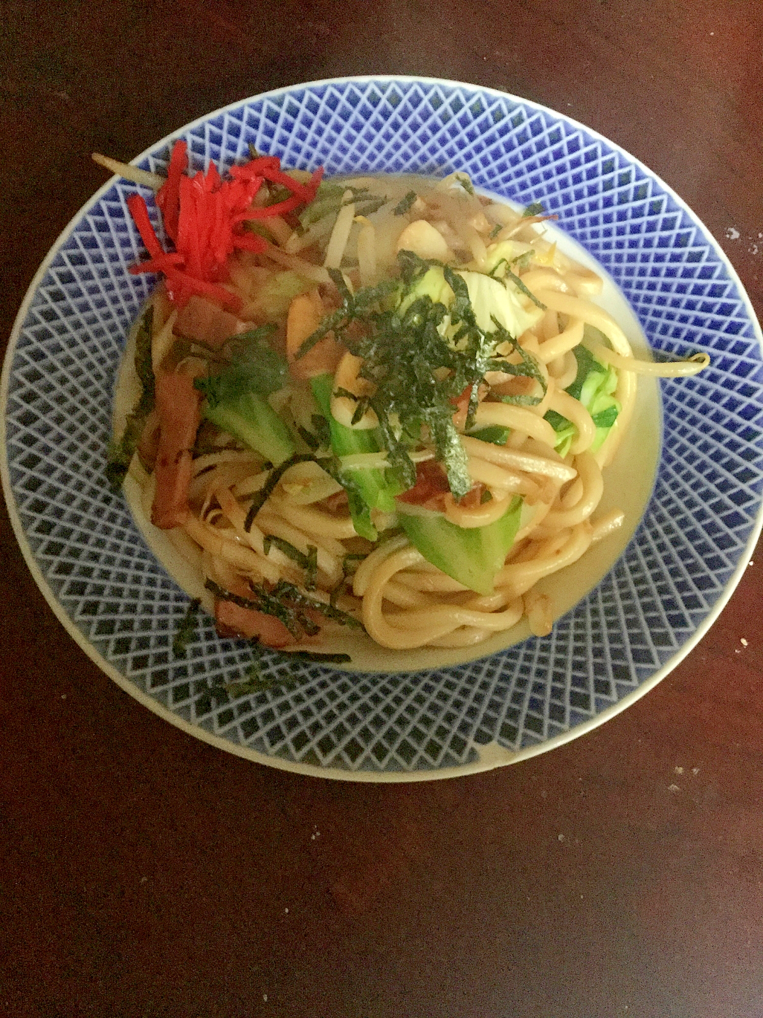 ニンニクが効いたキャベツとチャーシューの焼きうどん