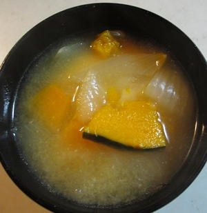 薄揚と南瓜の味噌汁