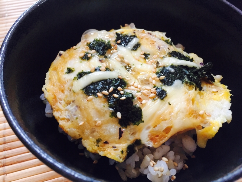 ゆかりとろろとえのきの海苔チーズ卵丼