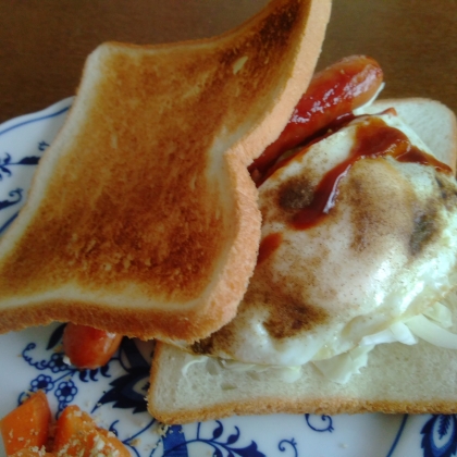 トーストに挟みました(^_^)ﾉグリーンはキャベツになりましたが、美味しい朝ご飯ありがとうございますm(__)m