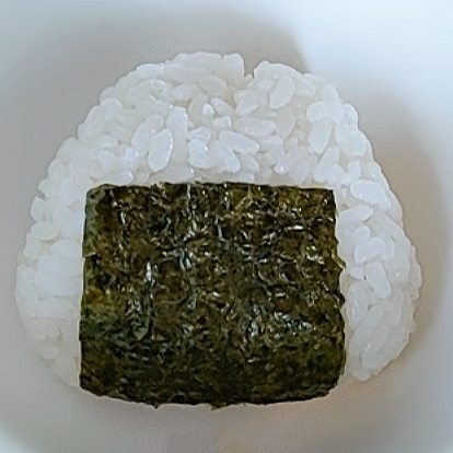 ✎*｡:ﾟツナとめかぶのおにぎり