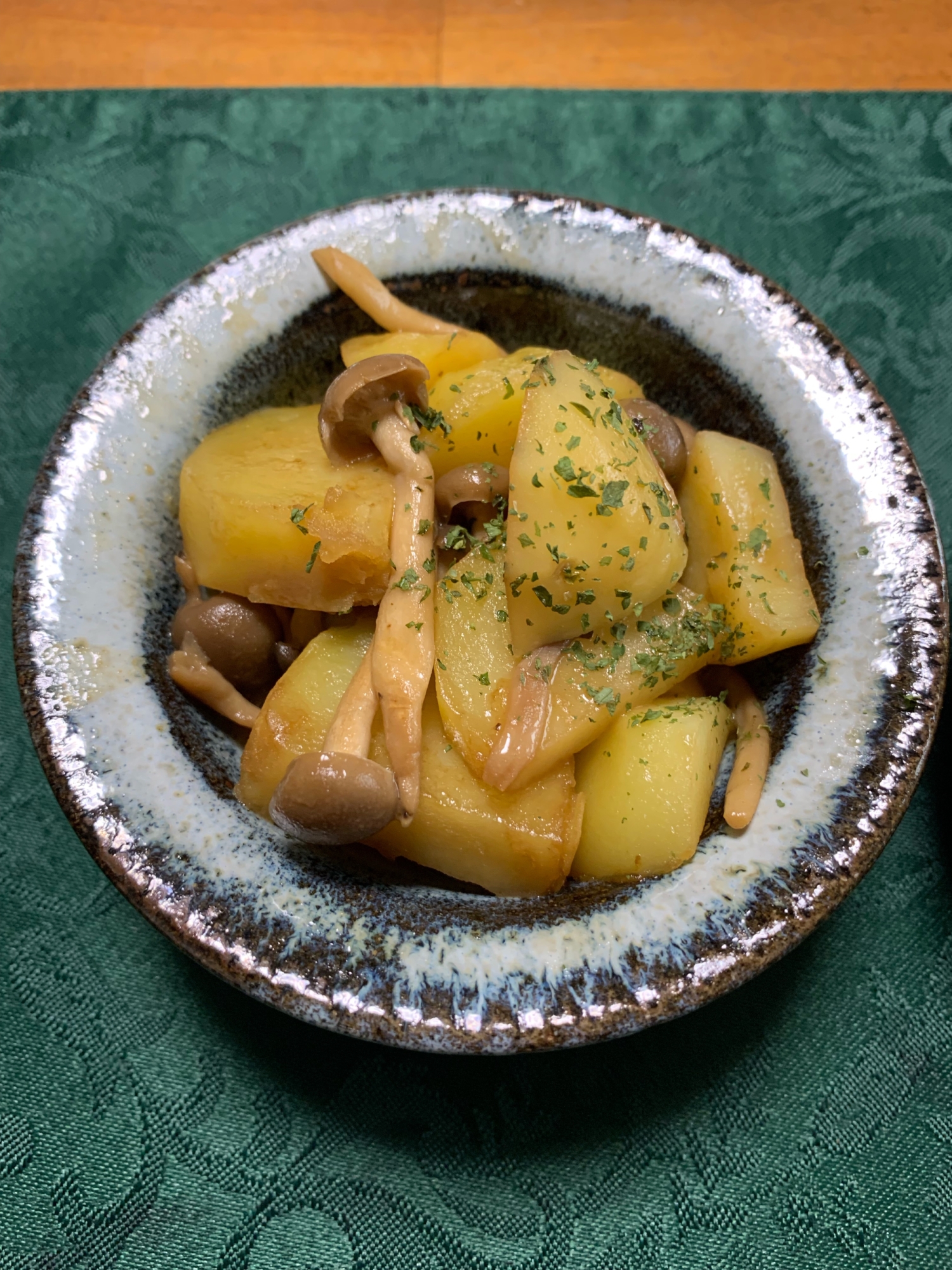 しめじとポテトのバター醤油炒め