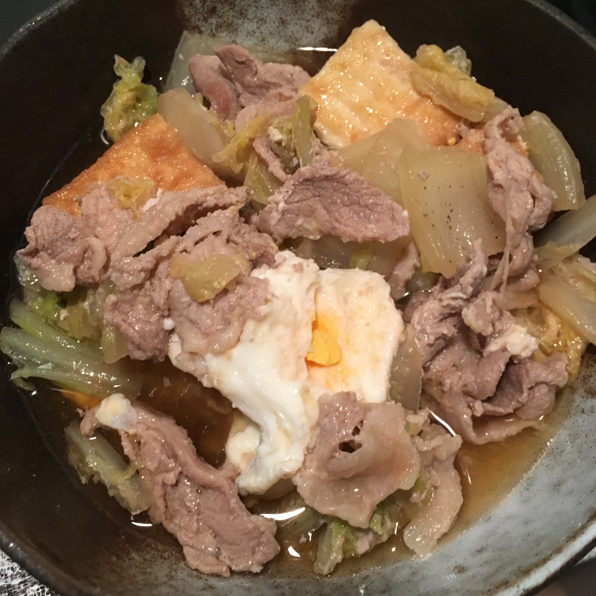 白菜・豚肉・厚揚げ・卵が入った定番煮物♫