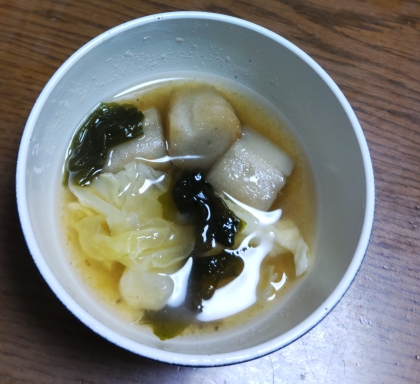 キャベツと麩とわかめの味噌汁