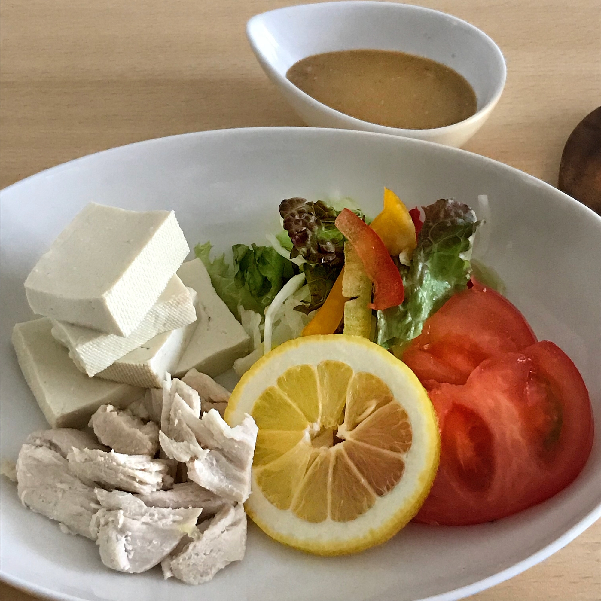 鶏肉と豆腐の棒々鶏サラダ