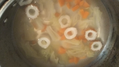 野菜とちくわのコンソメスープ