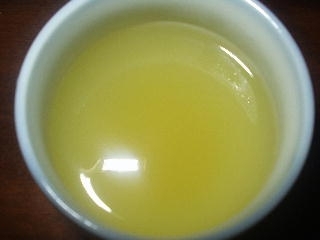 生姜を入れて飲むために紅茶を買ったりしてましたが煎茶に入れて飲んでも
体が温まって寒い冬に良いですよねぇ～♪