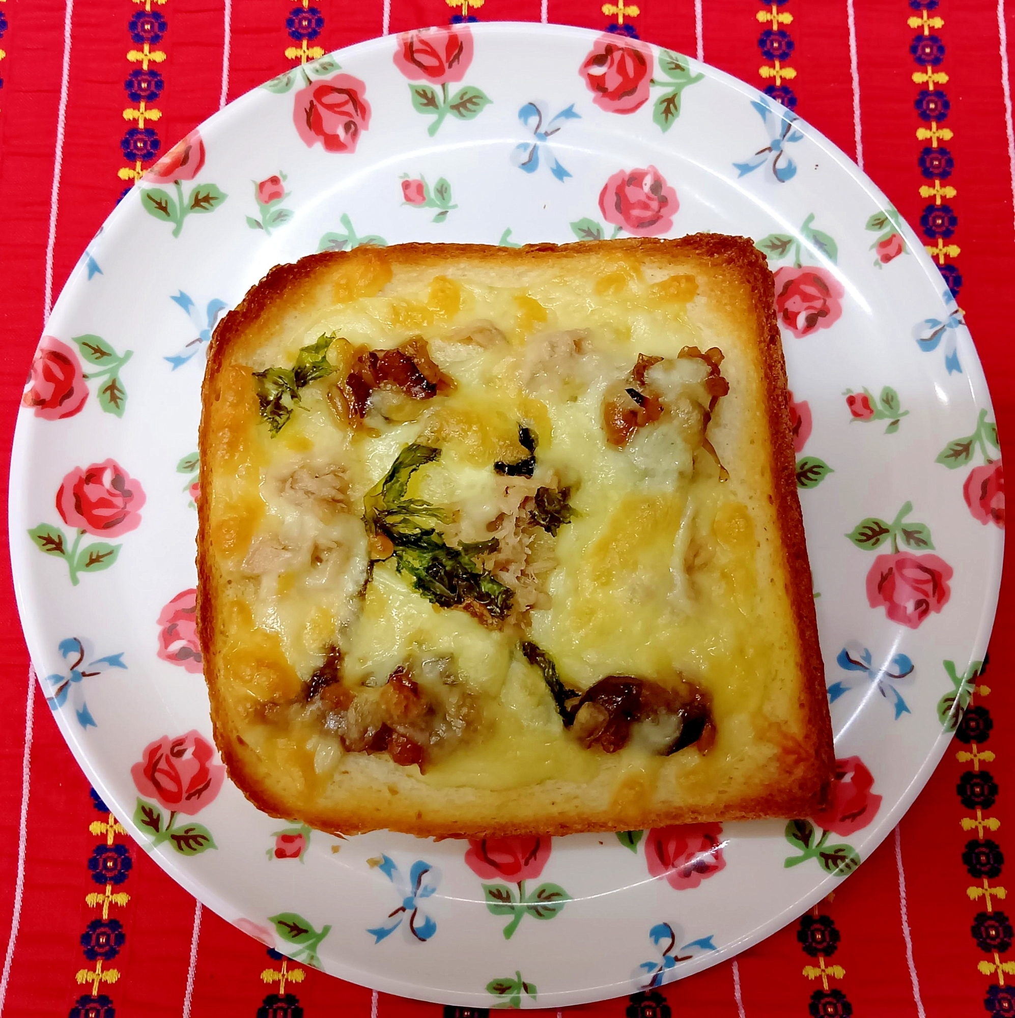 国産チーズであおさのピザトースト