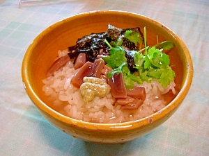 器に入ったいかの沖漬けのお茶漬け