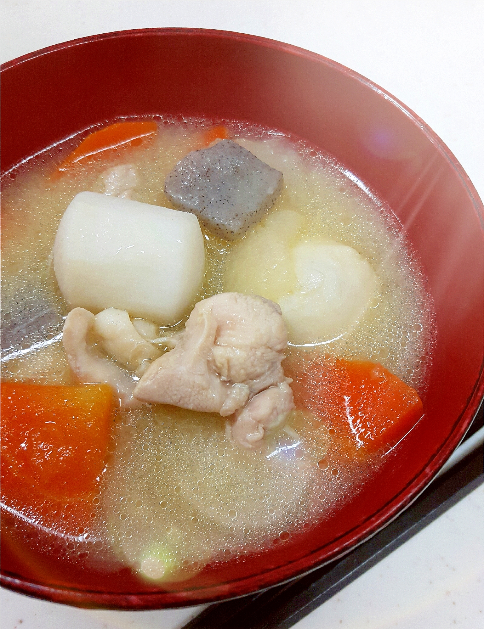 簡単ヘルシー 里芋と鶏肉の具だくさん味噌汁 レシピ 作り方 By Acchan66 楽天レシピ