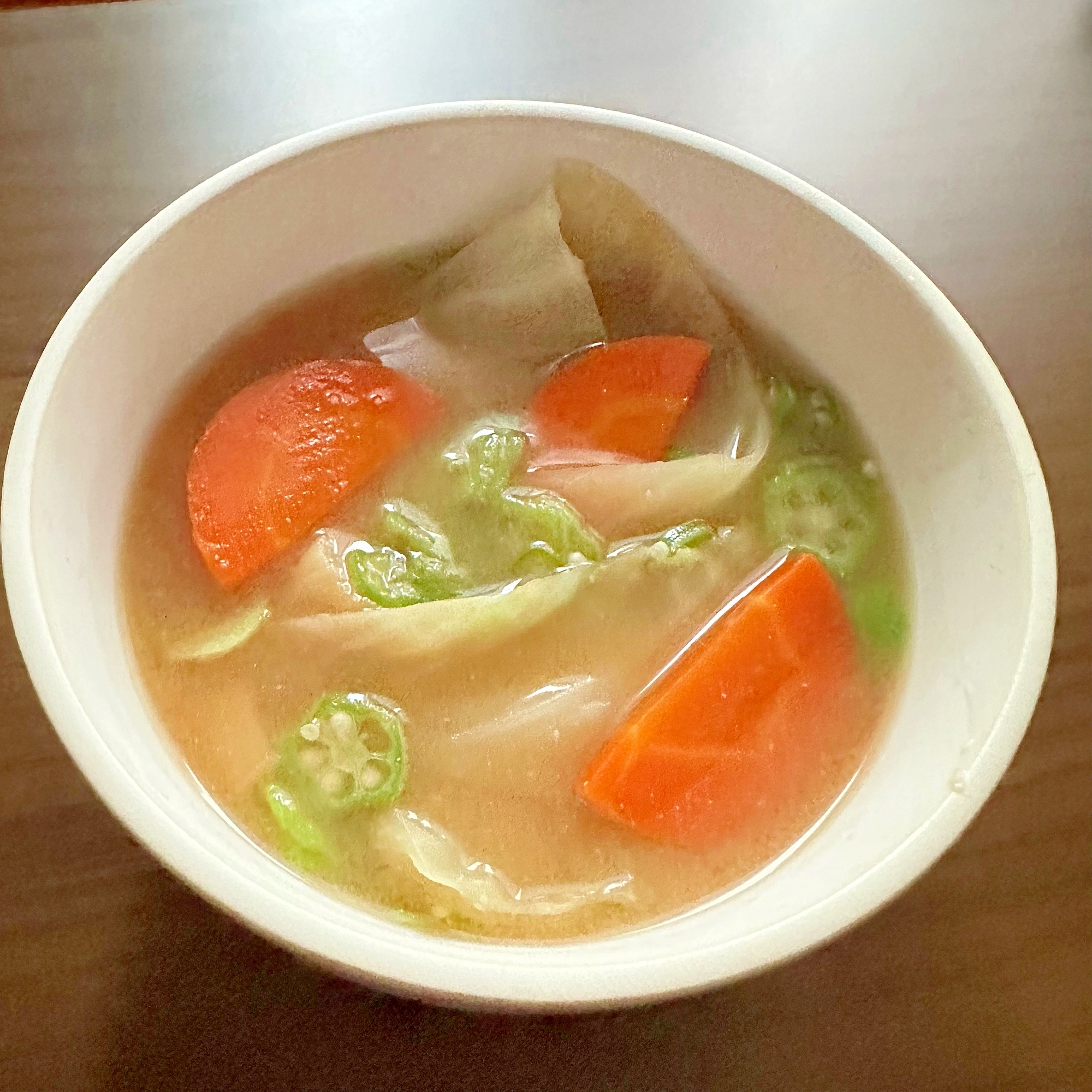 キャベツとおくらの味噌汁°･:✿.*