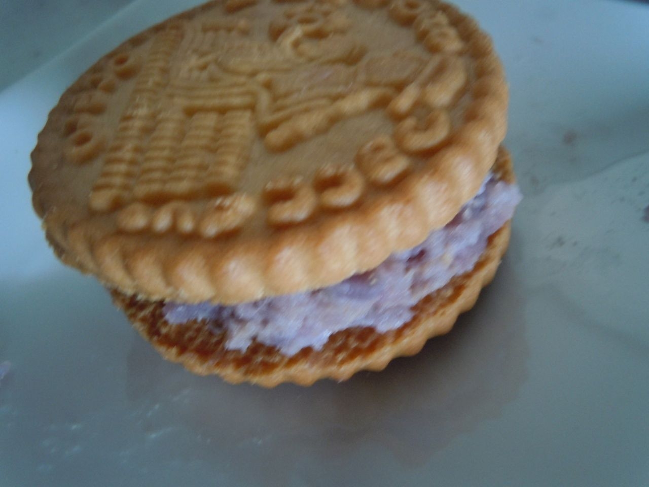 紫芋のハニークッキーサンド