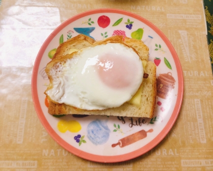 朝ごはんに★目玉焼きマヨトースト