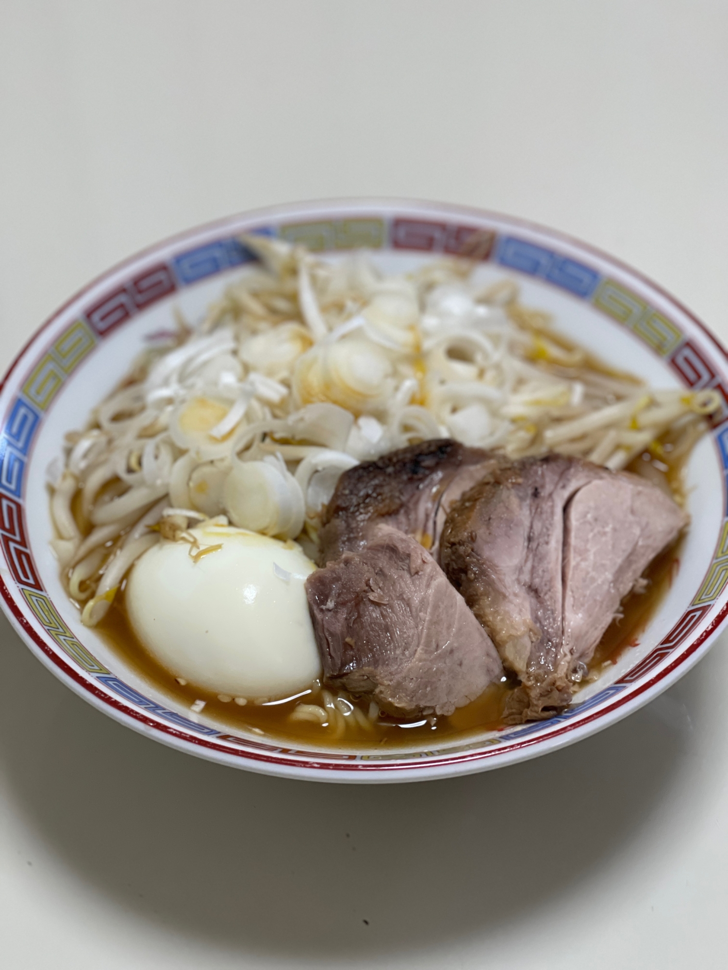 インスタント麺で作る、もやし醤油ラーメン