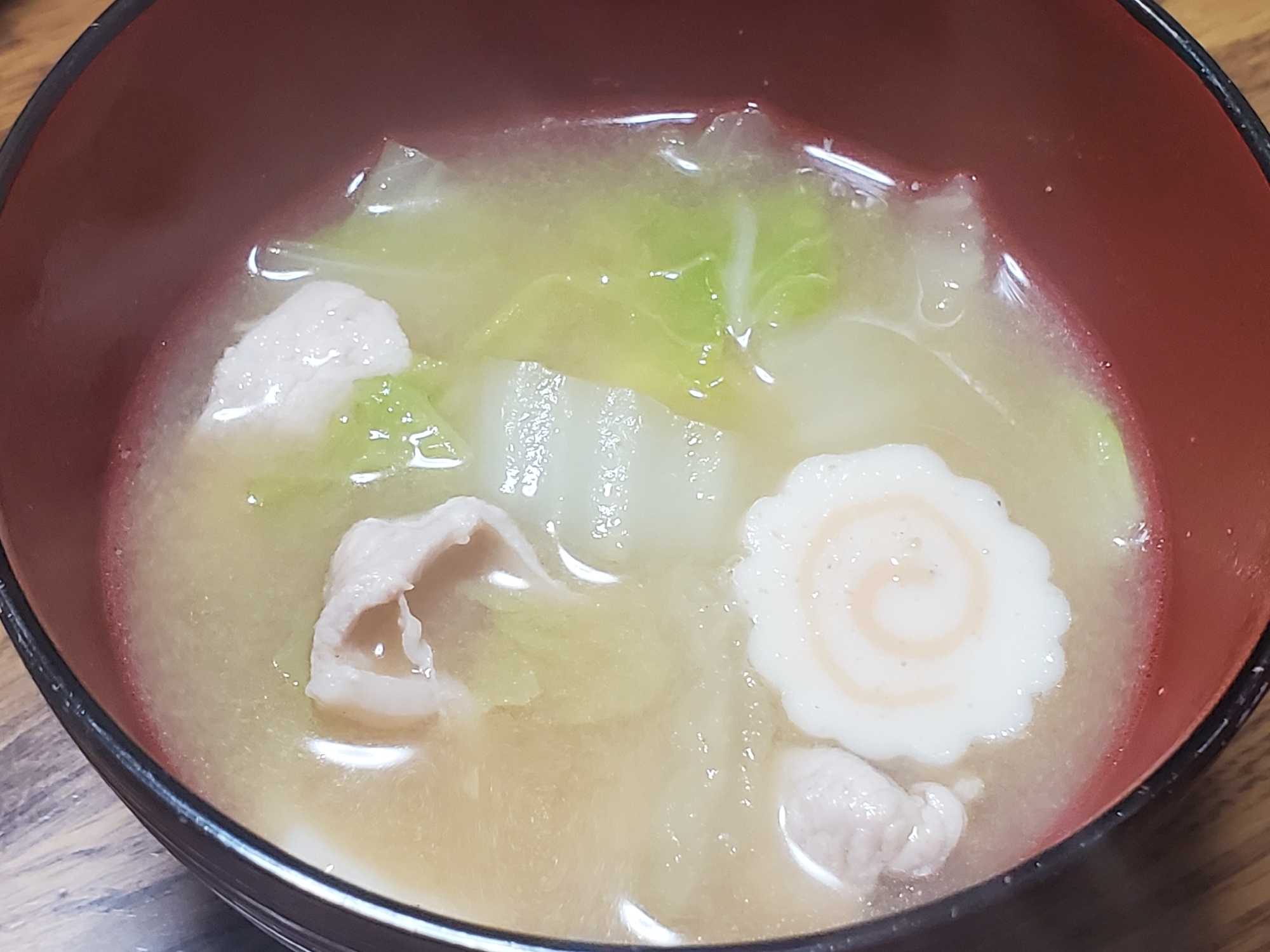 なるとと白菜入り豚汁