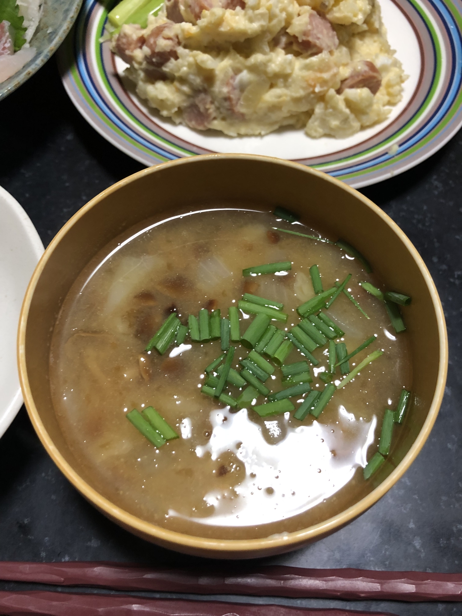 キャベツとなめこ☆トロトロお味噌汁