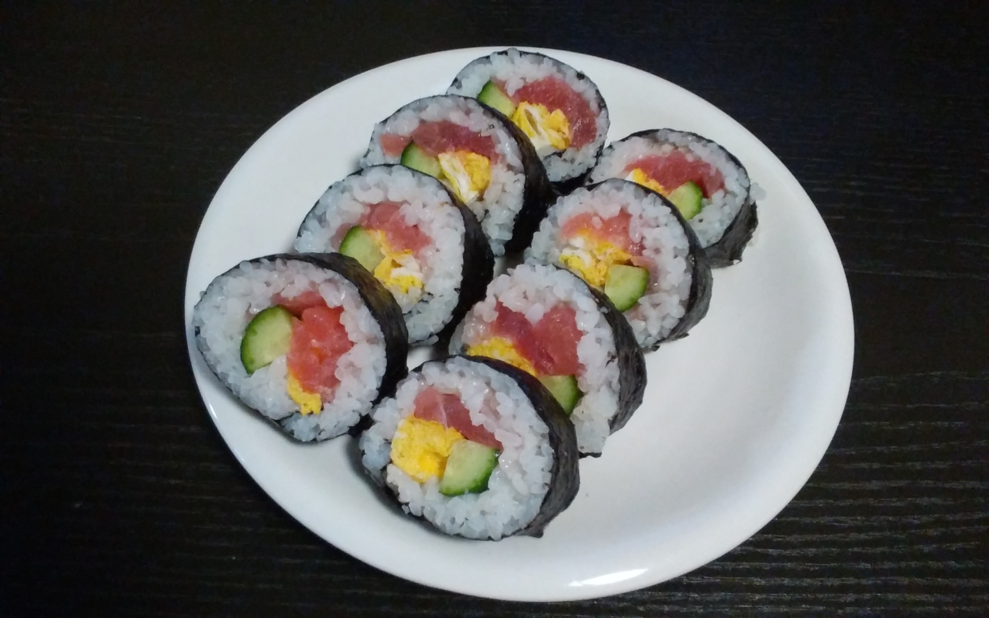まぐろとたまごときゅうりの3色巻き