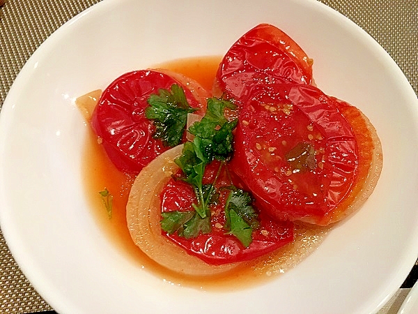 トマトと玉ねぎのカプレーゼ