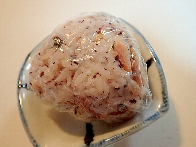 ゆかりで　塩イワシともみ海苔のおにぎり