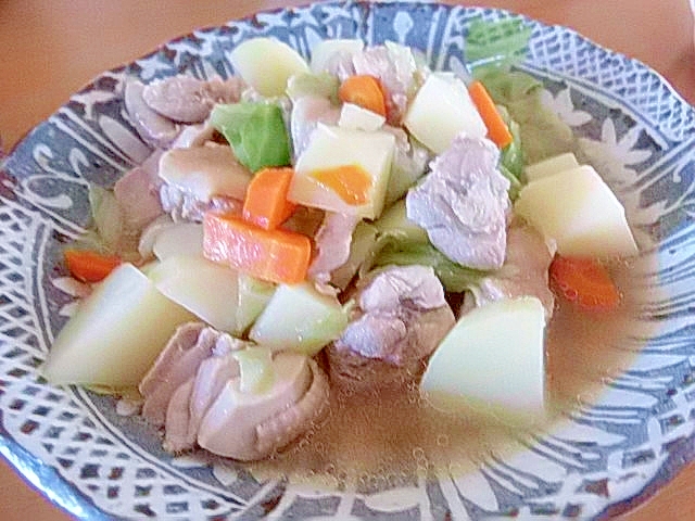鶏肉とたっぷり野菜のコンソメ味噌煮