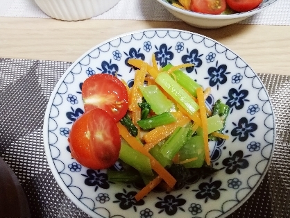 ほうれん草がなかったので小松菜で作ってみました♪ゴマ味噌和え、優しい味付けで美味しかったです！　次回はほうれん草で作ってみます(^^)