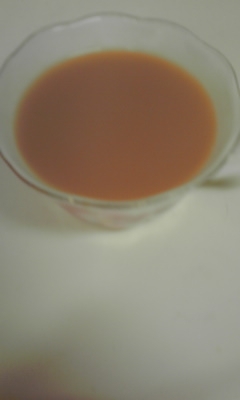 早めの昼食後、紅茶が飲みたくて作りました♪これ飲みながら　くつろぎタイムに突入で～す♪