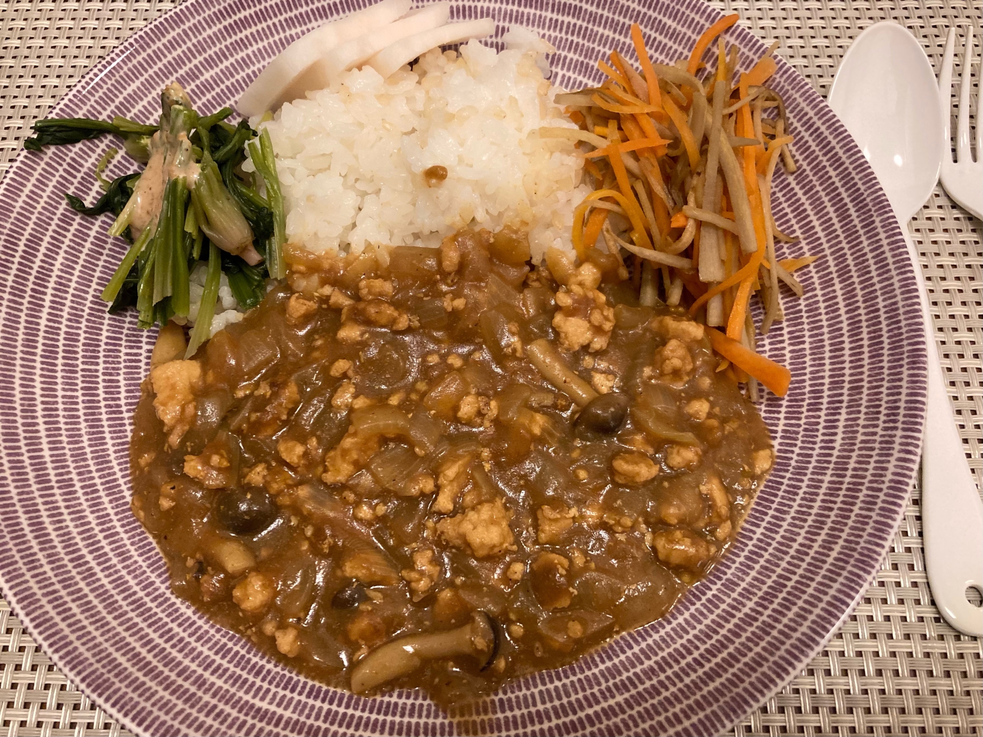 鶏ひき肉ときのこのカレー