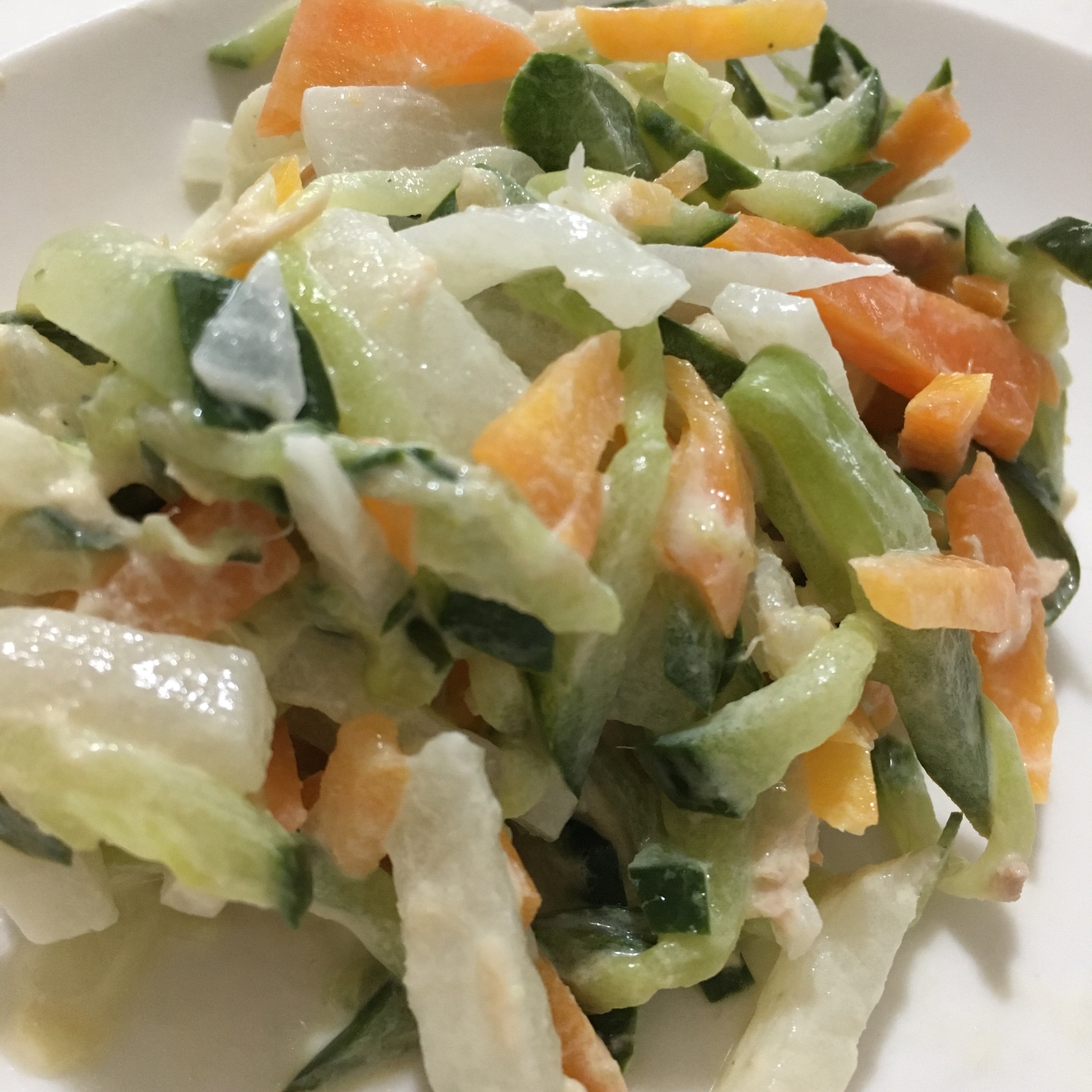 野菜たっぷり！茹でて和える簡単サラダ