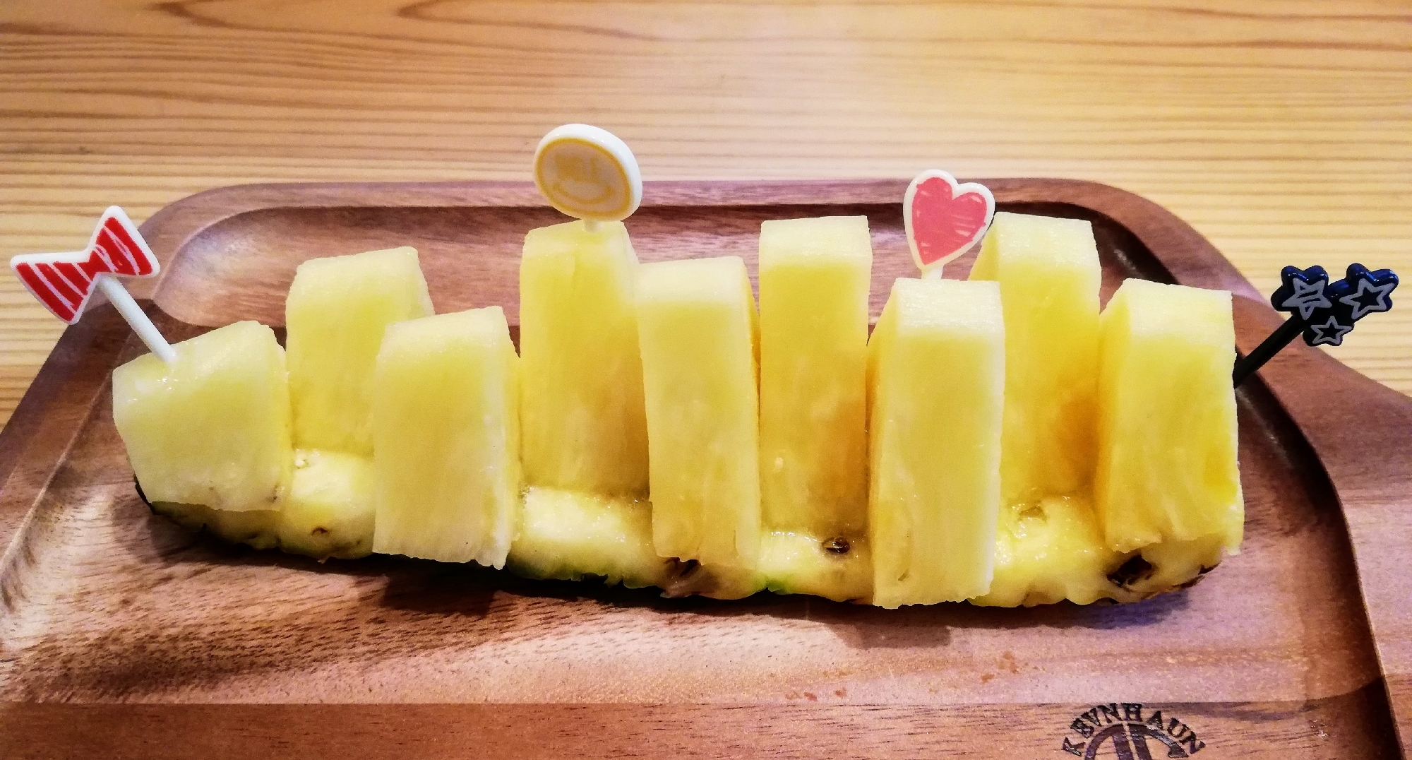 パイナップルの切りやすい方法
